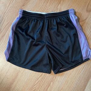 Under Armour Womens athletic shorts size M
Loose fit
Black/purple